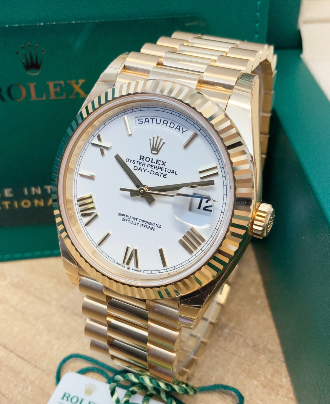 Assembled 80 Day-Date 40 ref. 228238 color Yellow Gold White roman dial