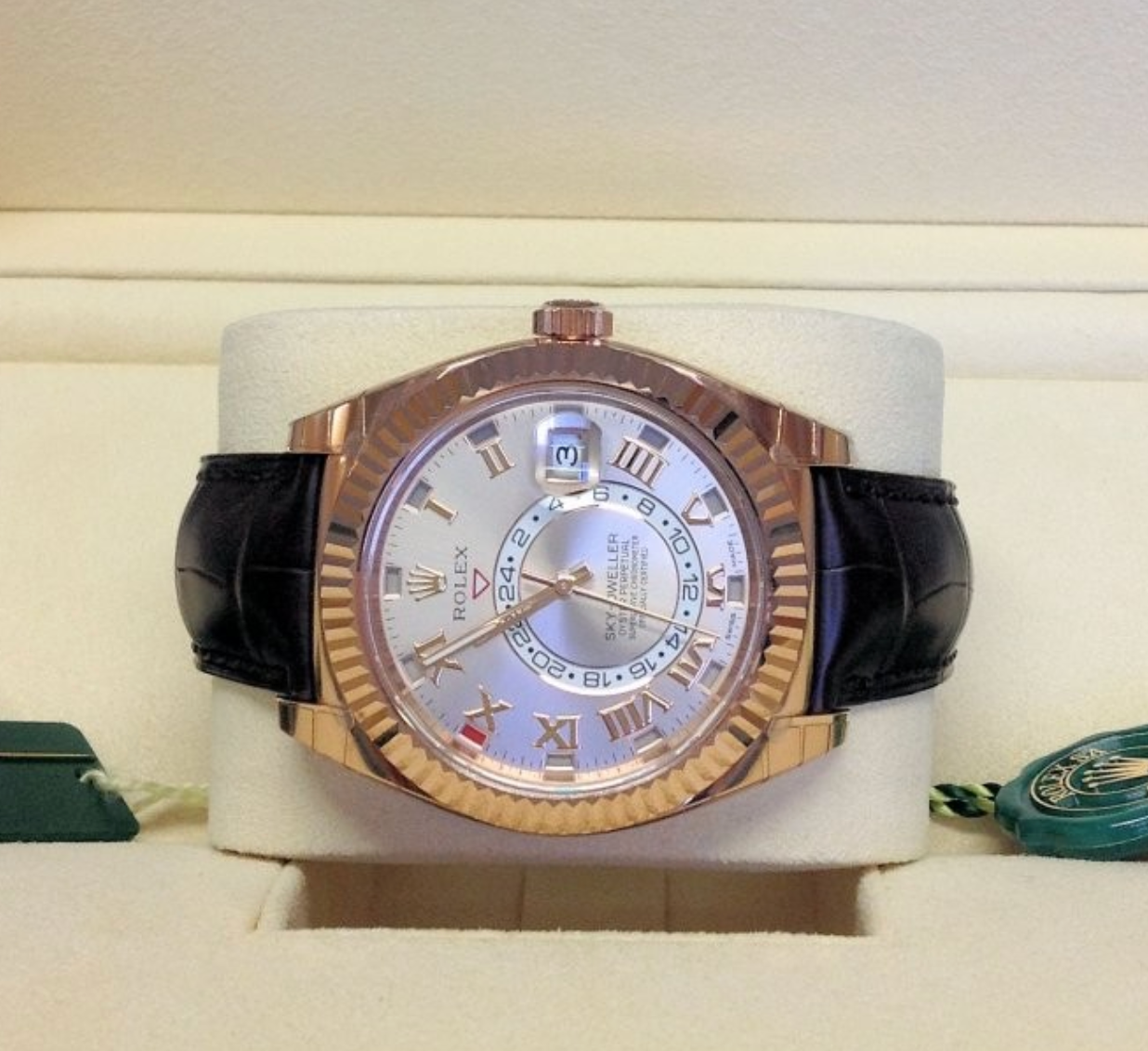 Assembled (80) Sky-Dweller 326135 color Rose Gold strip leather argentèè dial